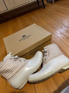 Sperry Quilted Ankle Rain Boots in Beige and White